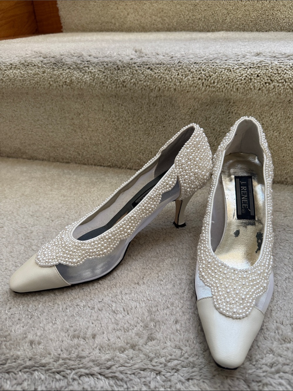 Vintage Style Pearl-Embellished Ivory Kitten Heel Pumps - Picture 5 of 6